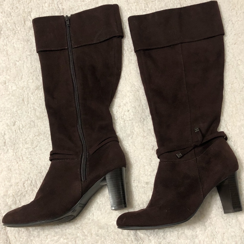Boots - Picture 3 of 6